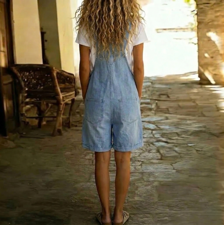 Clara | Salopette courte en denim bleu clair au style vintage délavé