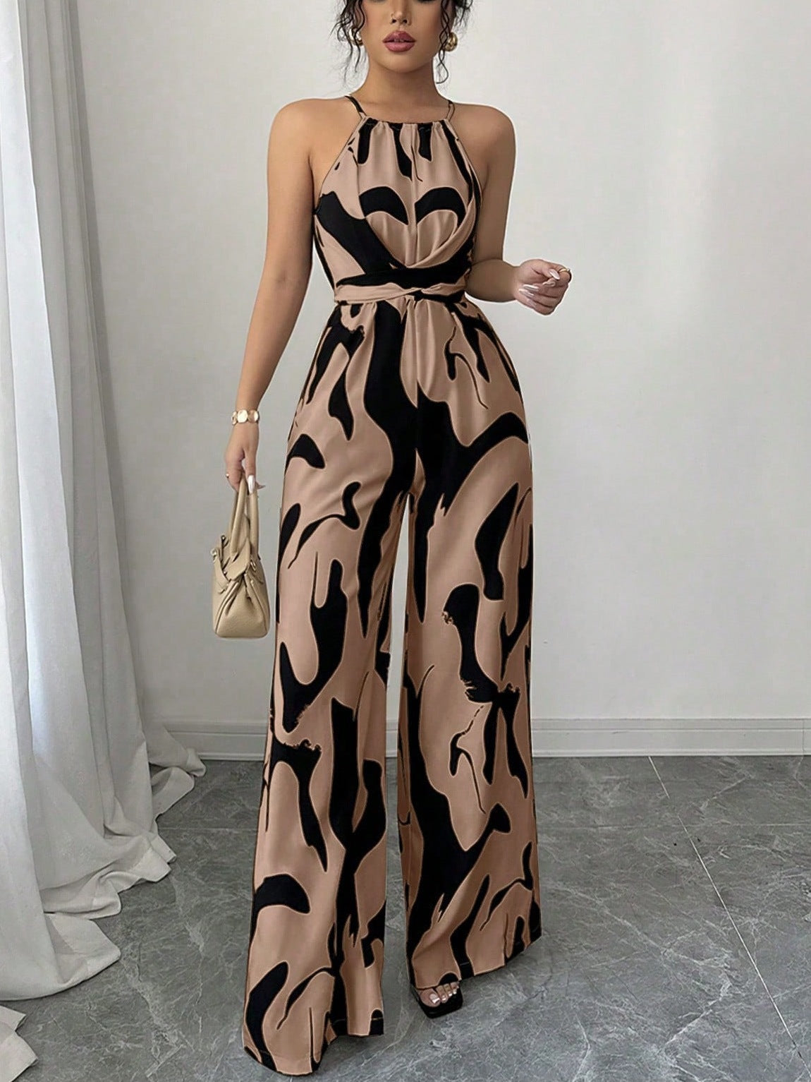 Salopetă cu gât halter și design abstract