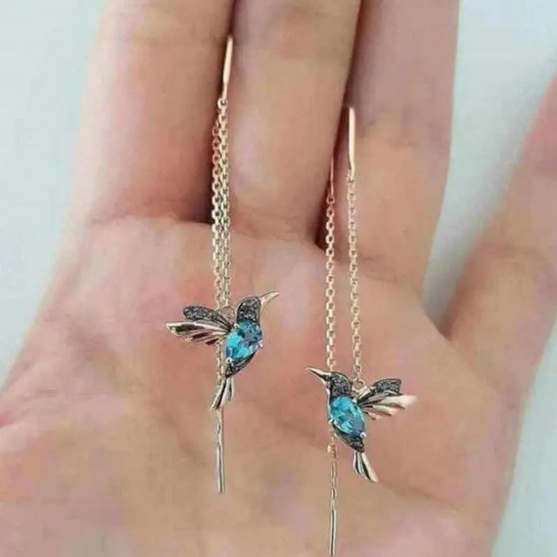 Cercei din aur cu design de colibri și cristale