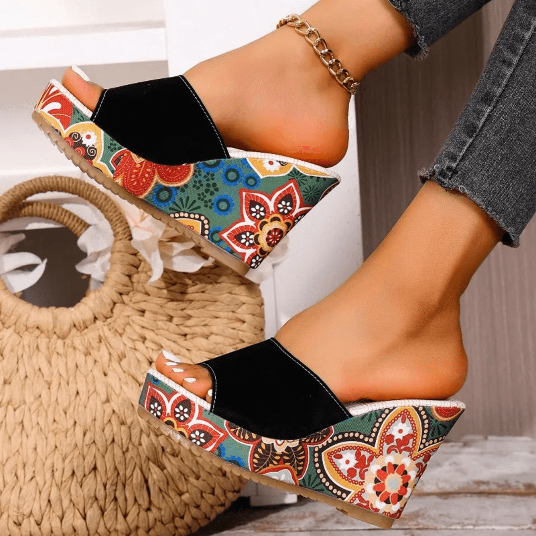 Ionela - Sandale cu toc și design floral